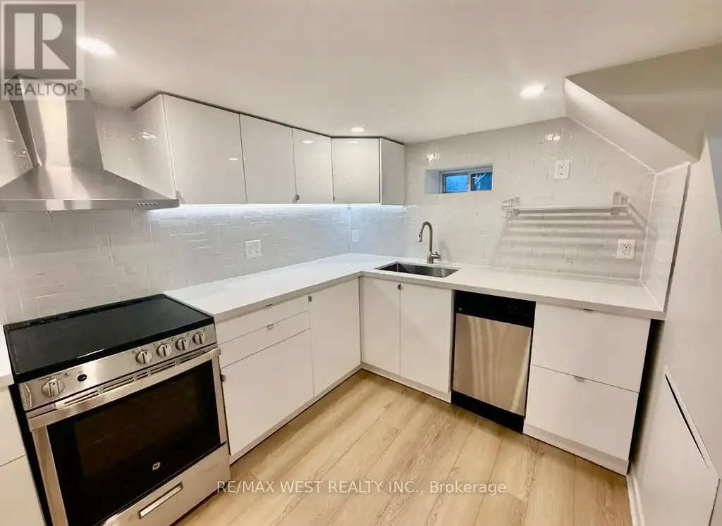Bsmt - 10 Vimy Avenue, Toronto (Weston)